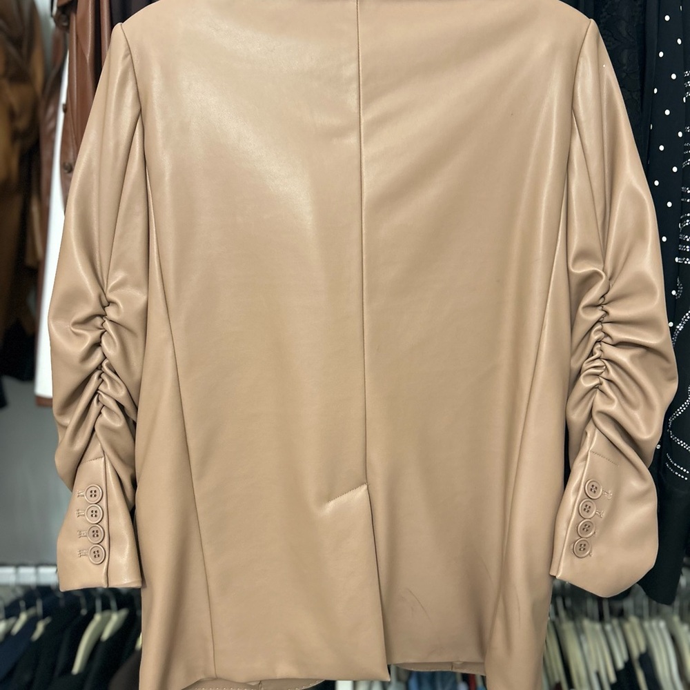COPY - Generation Love

Milan Vegan Leather Blazer tan